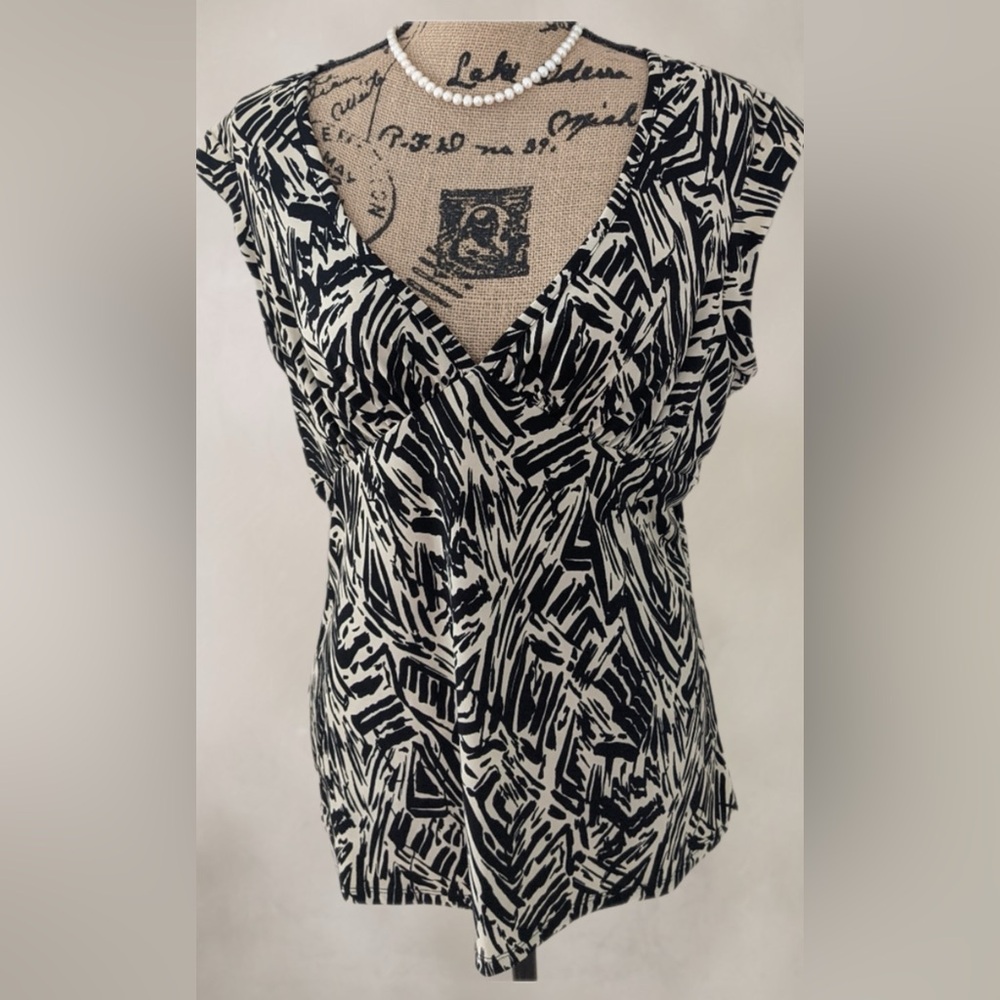 BCBG Paris sleeveless vneck tank blouse top S